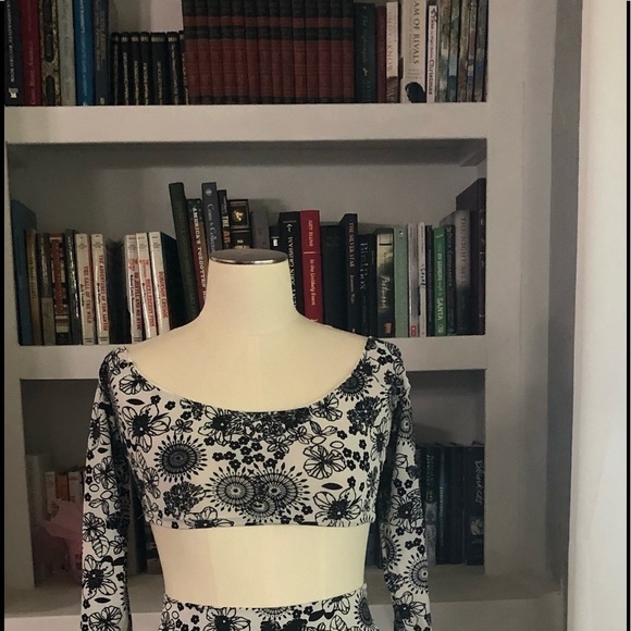 2-PIECE, Long Sleeve Crop Top with Mini Skirt size Medium D101 - Picture 4 of 9